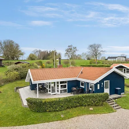 3 Bedroom Amazing In Casa de Férias Tranekær